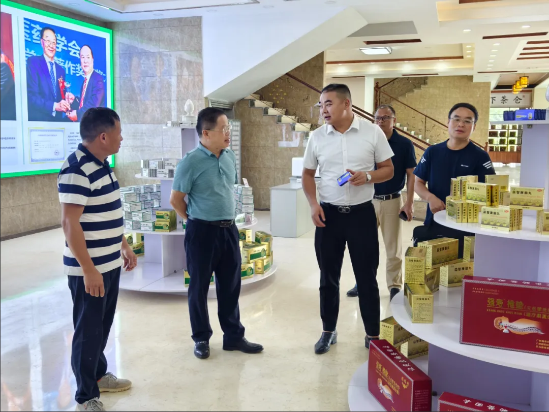  蒼梧縣人大常委會調(diào)研組一行蒞臨集團開展調(diào)研 